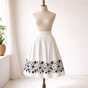 Talbots Skirt Size 14 White Black Floral Embroidered Flower Applique Cotton